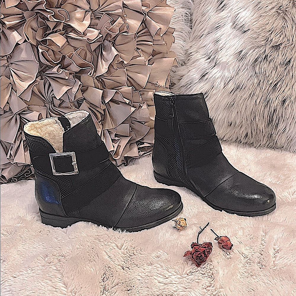 Miz Mooz Black Leather Sabel Burnished Round Toe Ankle Boots